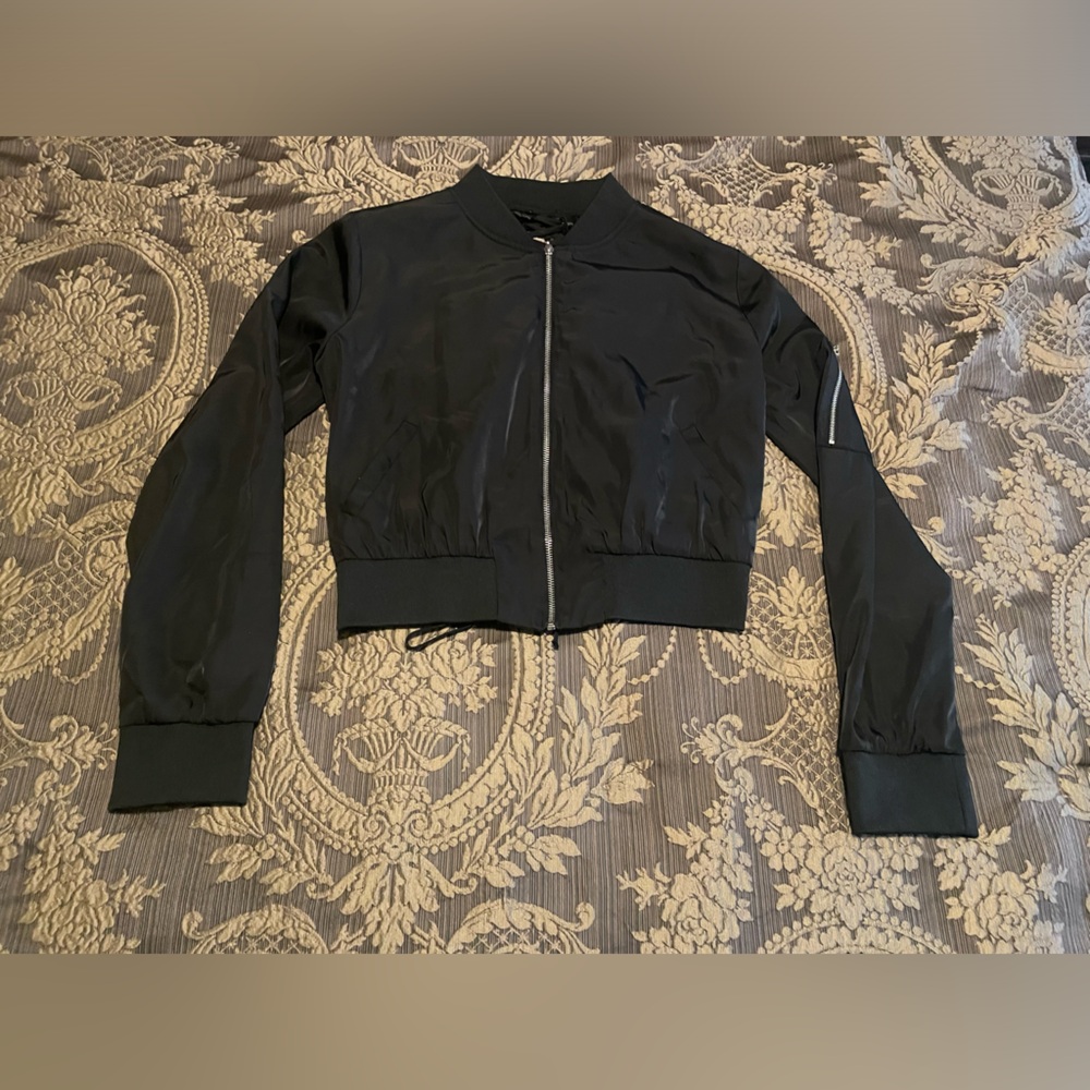 WOW Couture Women's Cropped Bomber Jacket Size Large Great Condition